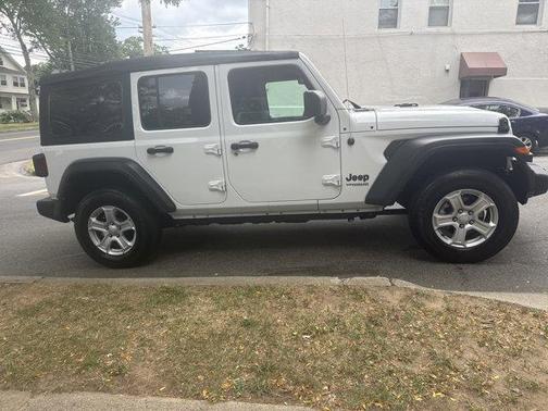 2022 Jeep Wrangler Unlimited Sport