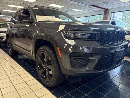 2025 Jeep Grand Cherokee Laredo