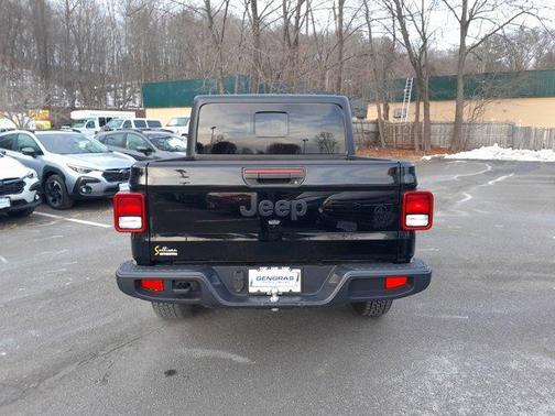 2022 Jeep Gladiator Sport