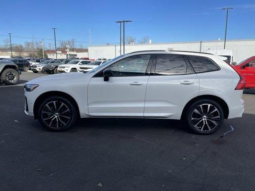 2025 Volvo XC60 B5 Plus