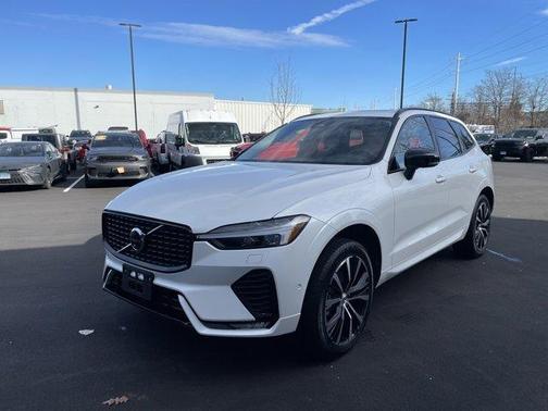 2025 Volvo XC60 B5 Plus