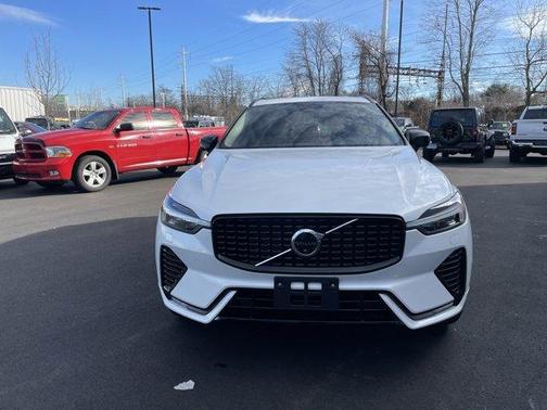 2025 Volvo XC60 B5 Plus