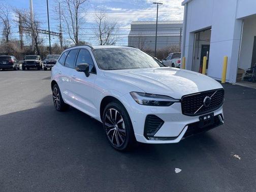 2025 Volvo XC60 B5 Plus
