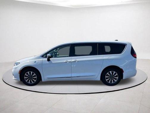 Bright White Clearcoat 2023 Chrysler Pacifica Hybrid Limited