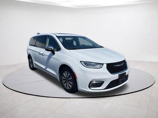 Bright White Clearcoat 2023 Chrysler Pacifica Hybrid Limited
