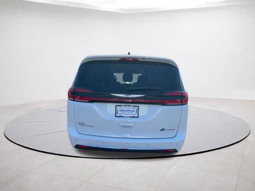 Bright White Clearcoat 2023 Chrysler Pacifica Hybrid Limited