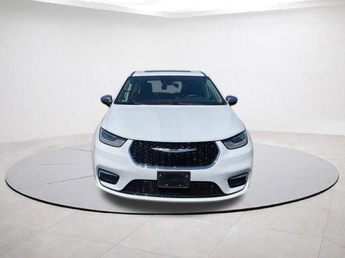 Bright White Clearcoat 2023 Chrysler Pacifica Hybrid Limited