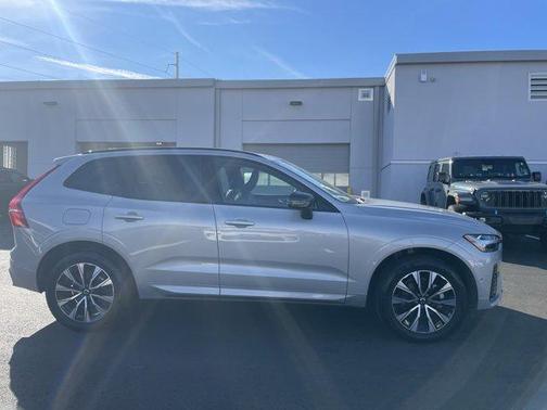 2025 Volvo XC60 B5 Plus