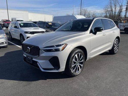 2025 Volvo XC60 B5 Plus