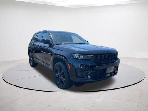 Diamond Black 2024 Jeep Grand Cherokee Laredo