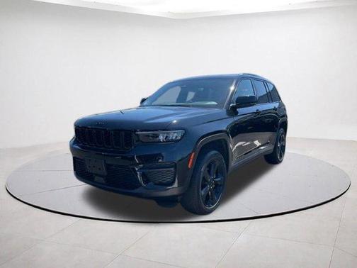 Diamond Black 2024 Jeep Grand Cherokee Laredo