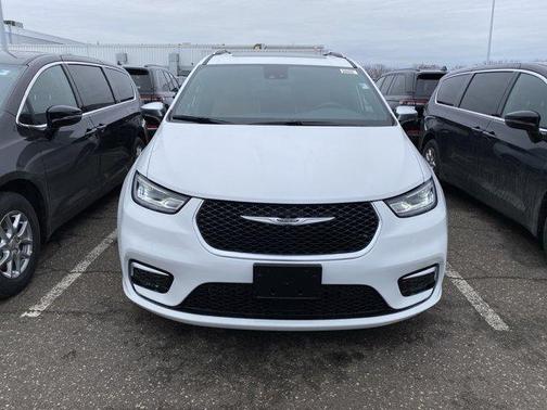Bright White Clearcoat 2026 Chrysler Pacifica Pinnacle