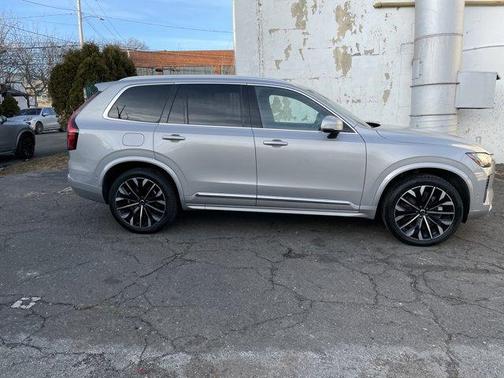 2025 Volvo XC90 B6 Plus 7-Seater