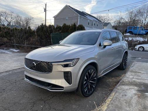 2025 Volvo XC90 B6 Plus 7-Seater