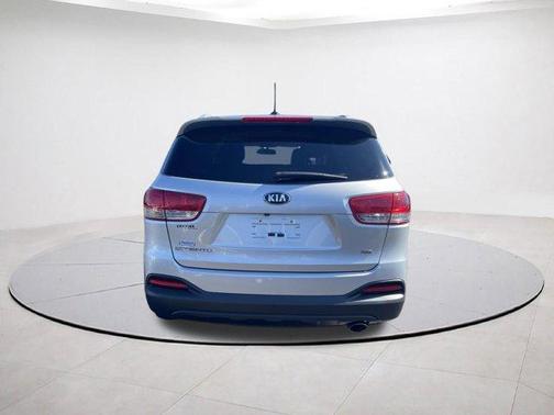 Sparkling Silver 2017 Kia Sorento LX
