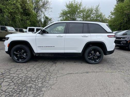 2025 Jeep Grand Cherokee Laredo