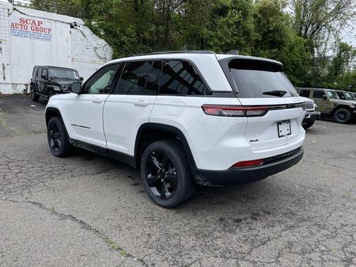 2025 Jeep Grand Cherokee Laredo