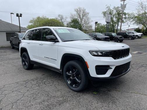 2025 Jeep Grand Cherokee Laredo