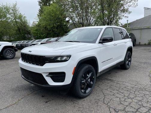 2025 Jeep Grand Cherokee Laredo