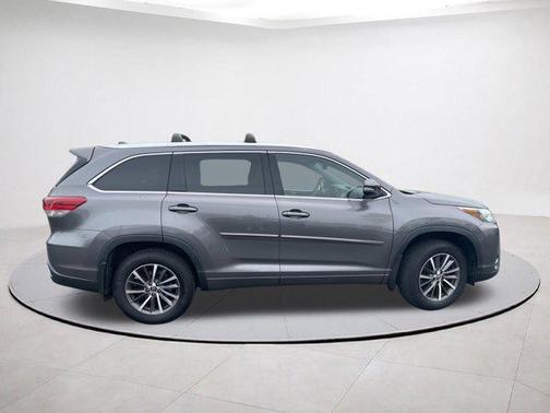 Predawn Gray Mica 2018 Toyota Highlander XLE