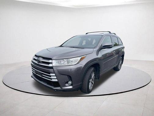 Predawn Gray Mica 2018 Toyota Highlander XLE