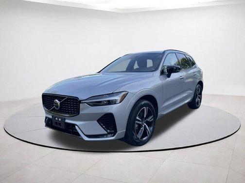 2022 Volvo XC60 B5 R-Design