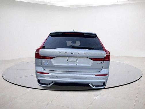 2022 Volvo XC60 B5 R-Design