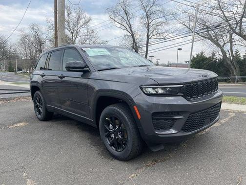 2025 Jeep Grand Cherokee Laredo
