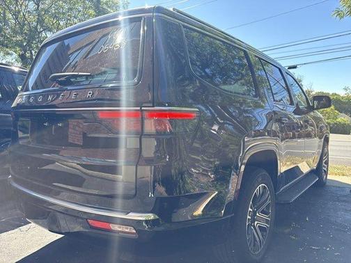 2025 Jeep Wagoneer Base