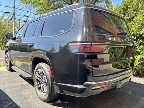 2025 Jeep Wagoneer Base