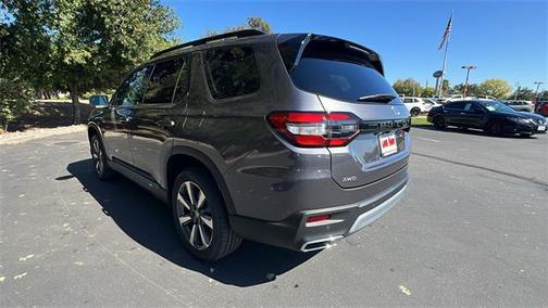 2025 Honda Pilot Touring 8-Passenger
