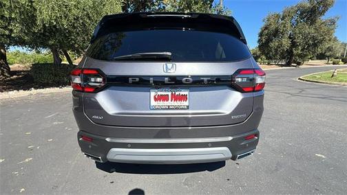 2025 Honda Pilot Touring 8-Passenger