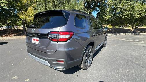 2025 Honda Pilot Touring 8-Passenger