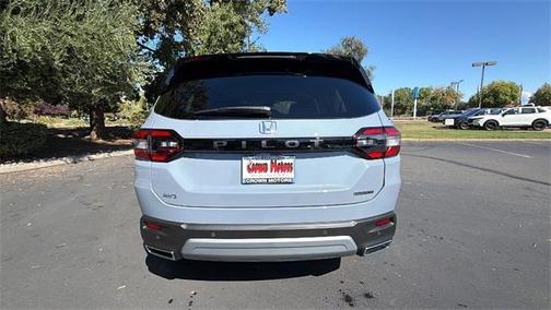 2025 Honda Pilot Touring 8-Passenger
