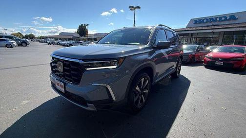 2025 Honda Pilot Touring 8-Passenger