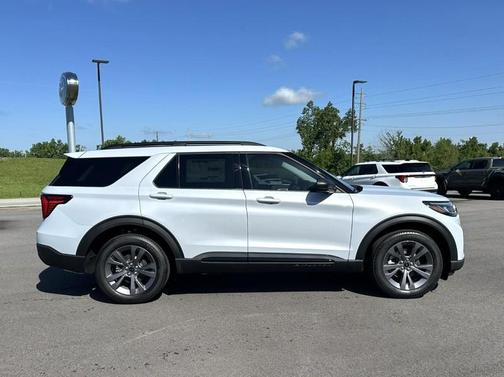 Space White Metallic 2026 Ford Explorer Active