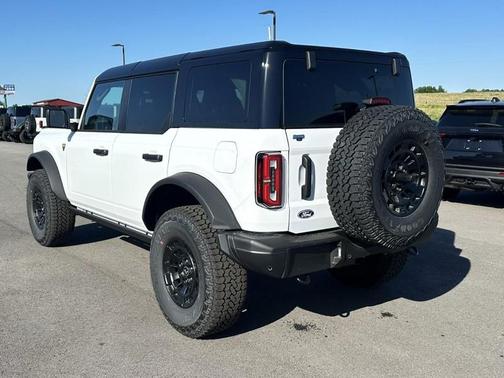Oxford White 2026 Ford Bronco Badlands