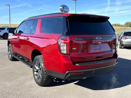 2022 Chevrolet Suburban 4WD Z71