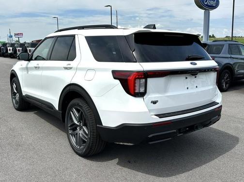 Star White Metallic Tri-Coat 2026 Ford Explorer ST-Line