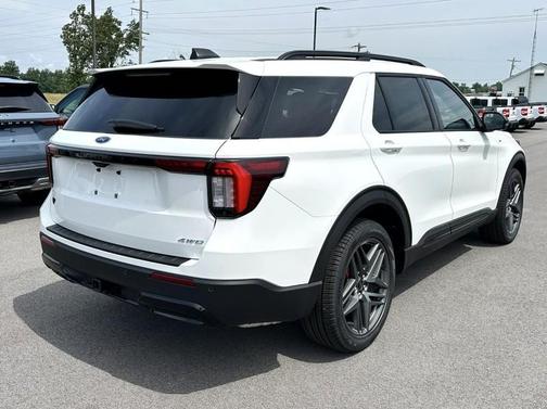Star White Metallic Tri-Coat 2026 Ford Explorer ST-Line