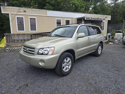 Tan 2002 Toyota Highlander Limited