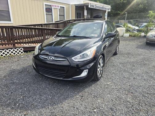 Ultra Black Pearl 2016 Hyundai Accent SE