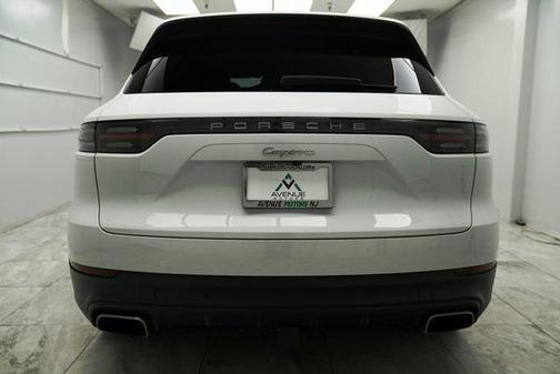 2022 Porsche Cayenne Base