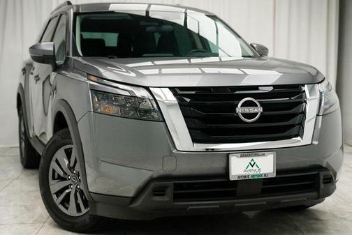 2025 Nissan Pathfinder SV 4WD
