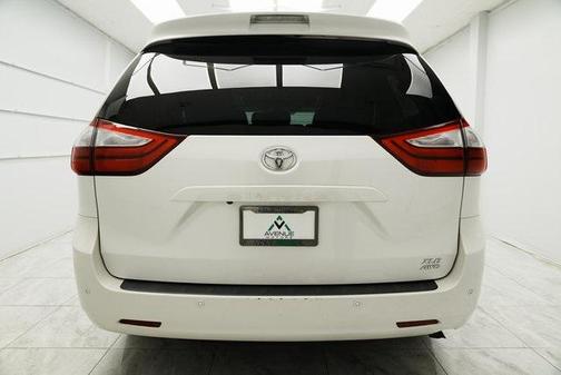 2016 Toyota Sienna XLE