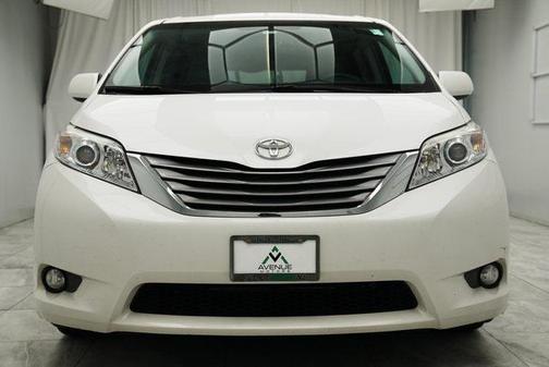 2016 Toyota Sienna XLE