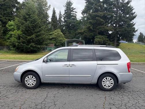 2011 Kia Sedona LX