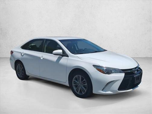 Super White 2017 Toyota Camry SE