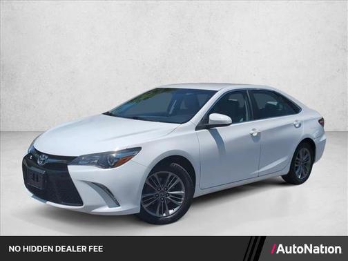 Super White 2017 Toyota Camry SE