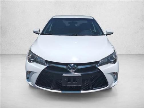 Super White 2017 Toyota Camry SE